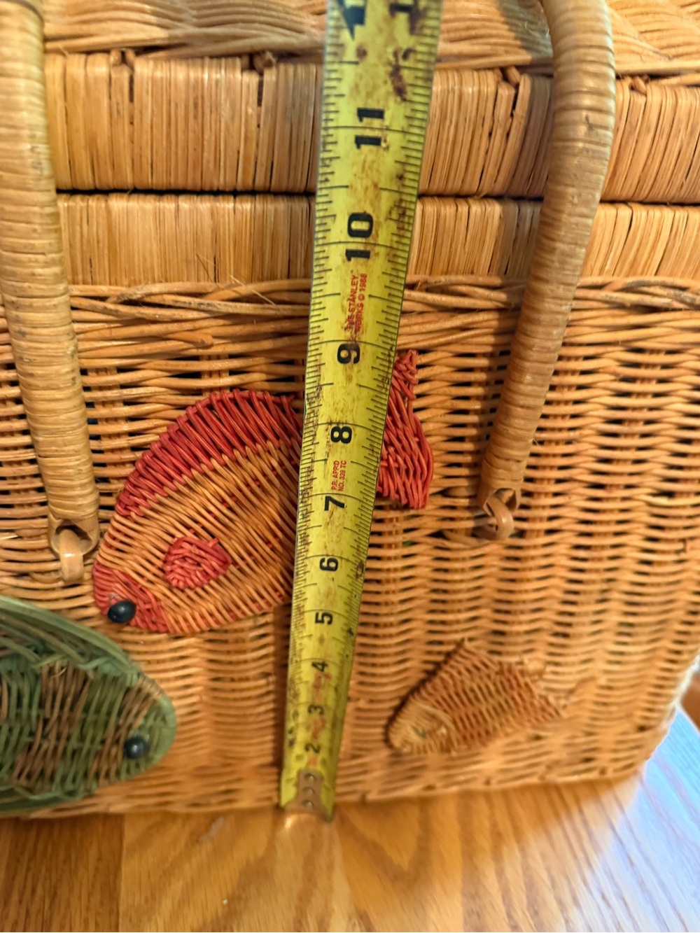 Vintage Fish Themed Large Fabric Lined Picnic Basket - Picture 6 of 6